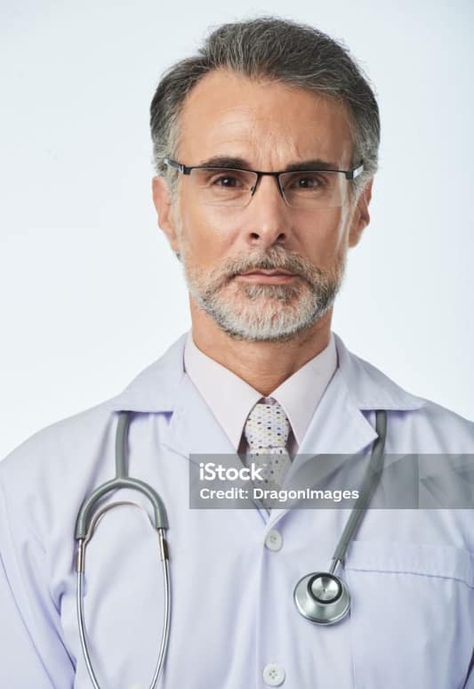 Stock photo of a doctor used by Shiny Smile Veneers to write their reviews