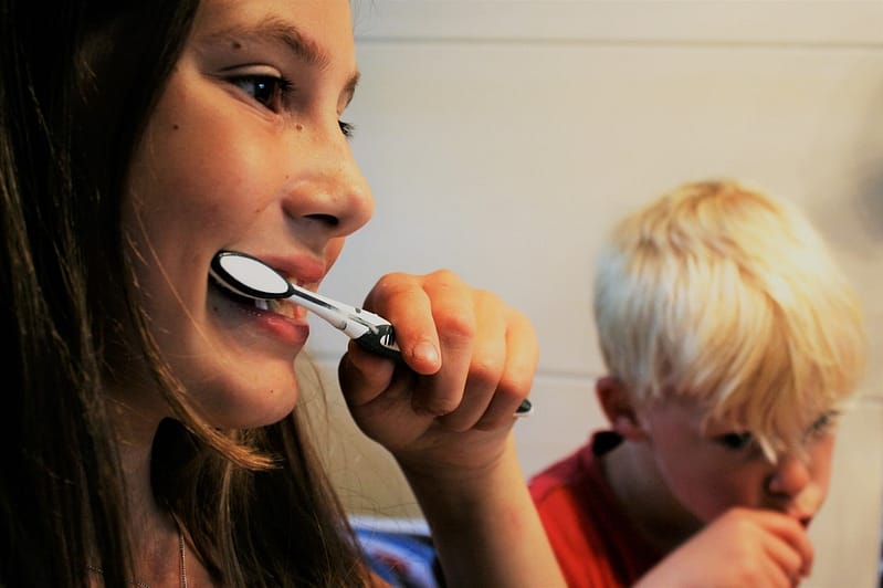 过多的氟化物会损害牙齿 - 我们是否会毒害我们的孩子？